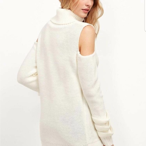 White turtleneck - Picture 5 of 8